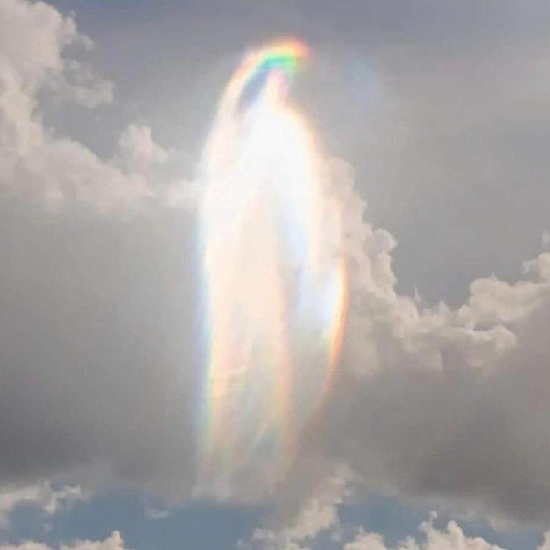 3月26日爱琴海发生地震后，天空出现的奇特现象