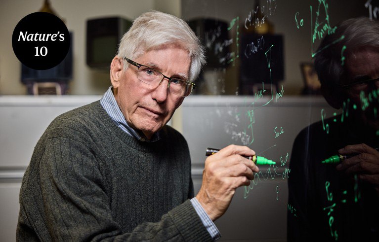 物理学家托尼·泰森：改变宇宙观测方式的远见者Tony Tyson被列入《自然》杂志"2025年塑造科学的十大人物"，这位远见卓识的物理学家早年因疾病对电子设备和重力科学产生兴趣